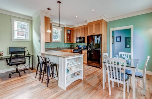 Lincoln City House | Relax and Refresh, Seconds From Beach, Bedrooms w/En-Suite Bathrooms, Community Pool, Fire-Pit, BBQ