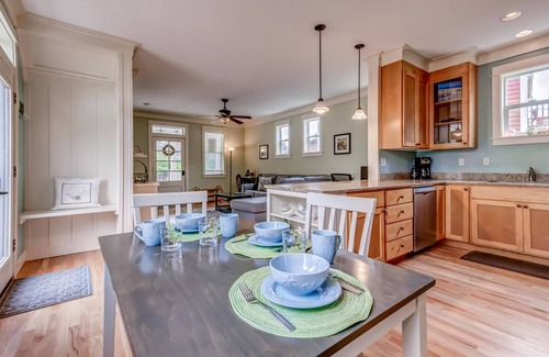 Lincoln City House | Relax and Refresh, Seconds From Beach, Bedrooms w/En-Suite Bathrooms, Community Pool, Fire-Pit, BBQ