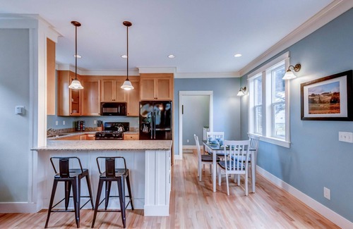 Lincoln City House | Relax and Refresh, Seconds From Beach, Bedrooms w/En-Suite Bathrooms, Community Pool, Fire-Pit, BBQ