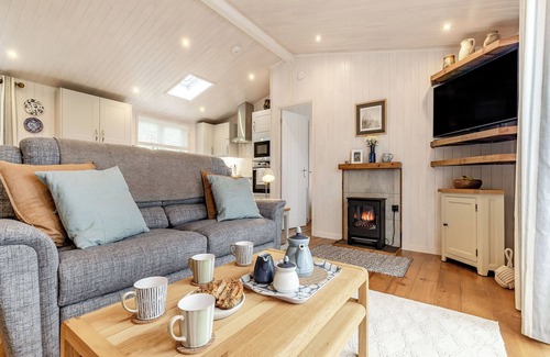 Hundall Cottage | Relax and refresh with a stay at Rosemary Lodge.