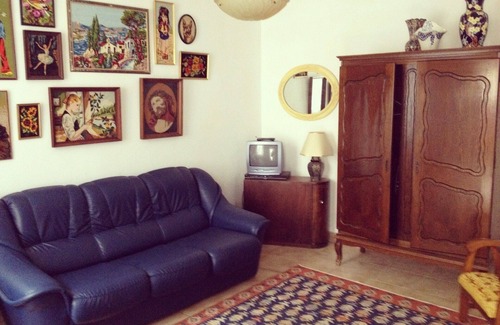 Castelnau-d'Aude House | Relax And Unwind In This Family Friendly Village Home