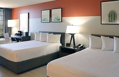 Downtown Las Vegas Hotel | Relax and Unwind! 2 Comfortable Units, Pool, Free Parking, Near Mob Museum