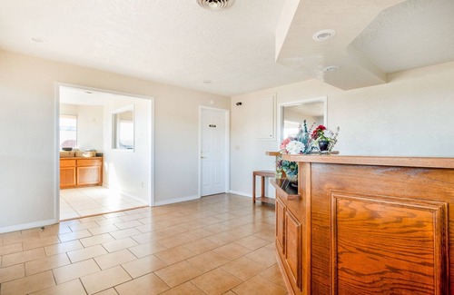 Elk City House | Relax and Unwind! 2 Spacious Units, Free Parking, Near National Route 66 Museum