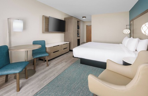 Marathon Hotel | Relax and Unwind! Amazing Room, Free Breakfast, Outdoor Pool w/Fantastic View
