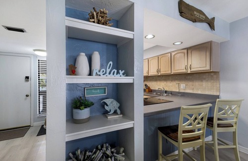 Bradenton Beach Condo | Relax at Bay Bliss-Bay Views & Steps to Beach!