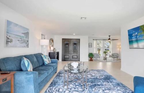 Town and River House | Relax at Lake Breeze 4BR Fort Myers Getaway