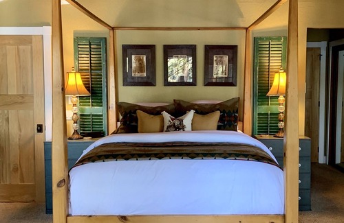 Groveland Cabin | Relax at Lake Front Luxury Lodge-Near Yosemite-Pool Table-Private Dock & Lake -3