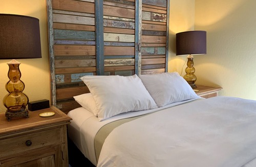 Groveland Cabin | Relax at Lake Front Luxury Lodge-Near Yosemite-Pool Table-Private Dock & Lake -3