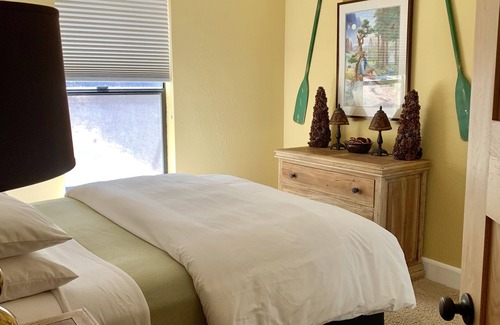 Groveland Cabin | Relax at Lake Front Luxury Lodge-Near Yosemite-Pool Table-Private Dock & Lake -3