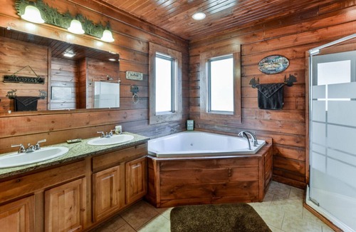 Branson Cedars Cabin | Relax at Moose Creek Cabin | 3 Bed, 3 Bath