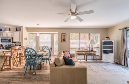 Saint Helena Island House | Relax at Sandpiper Cottage: Fripp Island Gem with Bikes, Smart TVs, Deck, and Pet-Friendly Comfort!