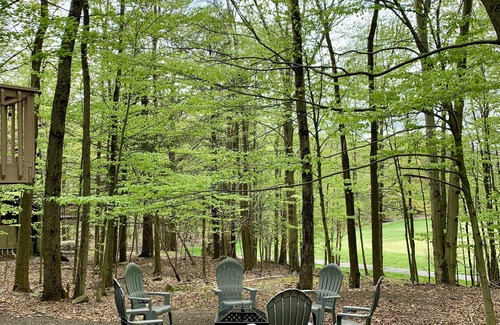 Lake Ariel Ski Chalet | Relax at Sunset View in the Hideout Resort
