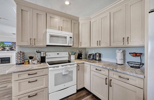 Deerfield Beach House | Relax at the Blue Wave Beach Home! Heated Pool!