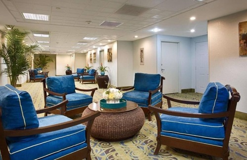 Mid Beach Hotel | Relax at the Coast – Pool, Beach Access, Balcony, and Walkable Fun - 3 Units
