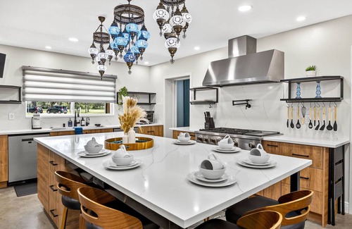 Temple Terrace House | Relax at The Fairway Estate | Luxe 6BR w/Pool & Spa
