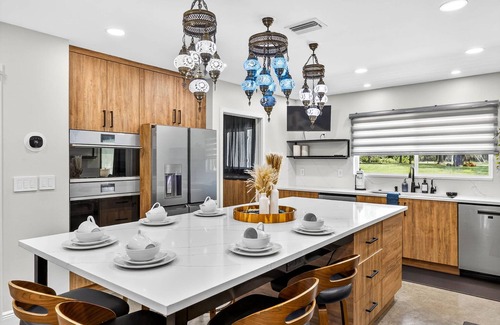 Temple Terrace House | Relax at The Fairway Estate | Luxe 6BR w/Pool & Spa