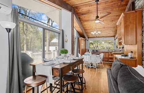 Sandwich House | Relax at This Dog-Friendly Sandwich Retreat