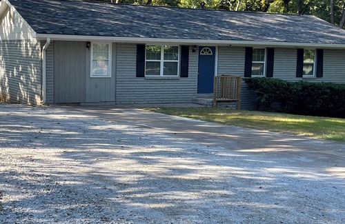 Snellville House | RElax, & BeComfortable
