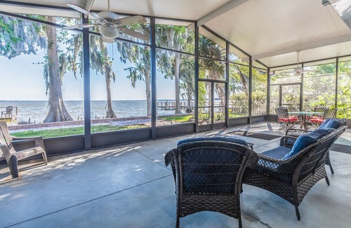 Plymouth House | Relax by Lake Eustis in your cozy 2-bedroom retreat.10%discount for 7 day rental
