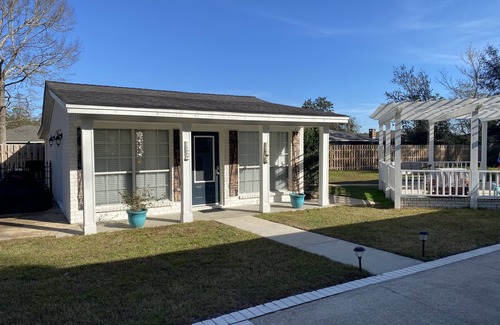 Long Beach Cottage | Relax by the Gulf Coast, just 8 mins from Gulfport Beach