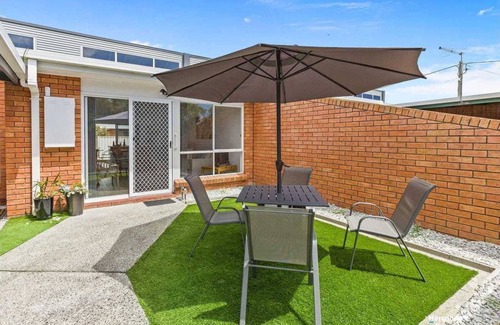 Shearwater Apartment | Relax by the sea over the summer holidays