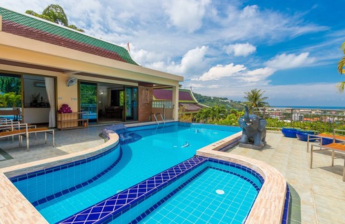 Kata Villa | Relax by your private pool whilst our chef prepares delicious meals for you