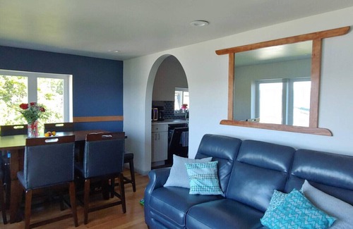 Niobe Cottage | Relax! CHQ Lake Heaven: Open Views, Dock&Big Yard