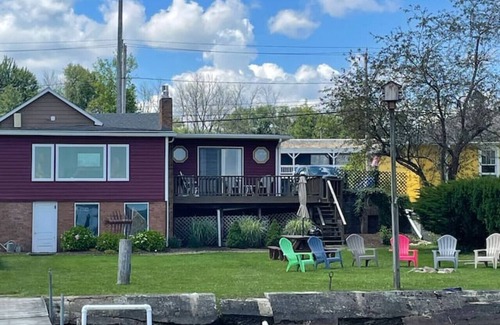 Niobe Cottage | Relax! CHQ Lake Heaven: Open Views, Dock&Big Yard