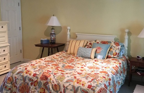 Oxford House | Relax & Enjoy all that Oxford has to offer & stay at the “LandShark Lounge”.