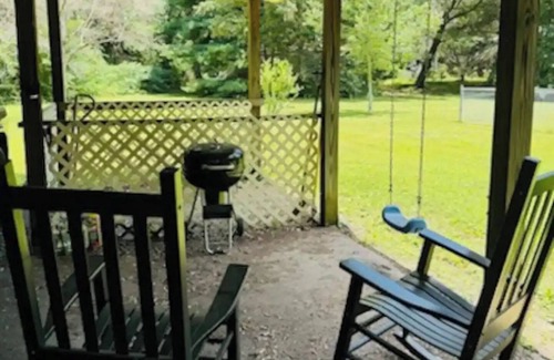 Laceys Spring Ski Chalet | Relax & enjoy the river view, 5 min to Huntsville
