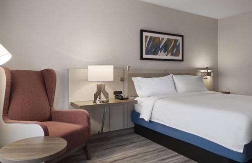 Albuquerque Hotel | Relax in 1 unit king bed near Albuquerque Airport