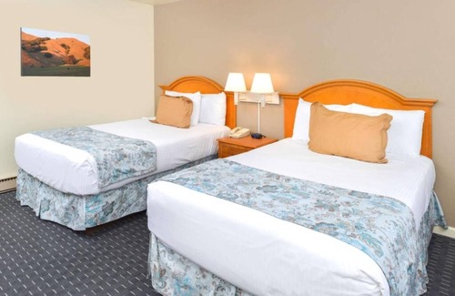 Solvang Hotel | Relax in 4 Comfortable Units, Continental Breakfast, FREE Parking, Outdoor Pool!