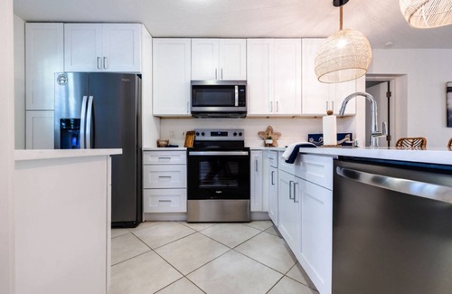 Crystal Beach House | Relax in a Coastal Retreat! Spa, Firepit, Kayaks, Paddleboard & Steps to Gulf – Crystal Beach Escape