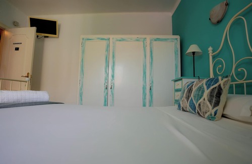 Cubelles Bed & Breakfast | Relax in a cozy environment where your dog is also welcome.
