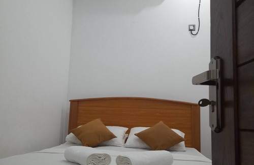 Negombo Bed & Breakfast | Relax in Air Con Room at Sea Side Resort Negombo, 1 minutes walk to the beach.