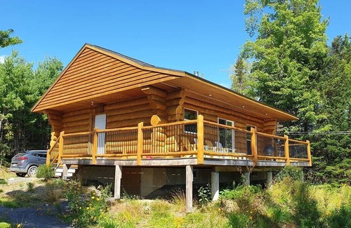 New Elm Cottage | Relax In Canada: A Lakeside Log Cottage Near Kejimkujik National Park