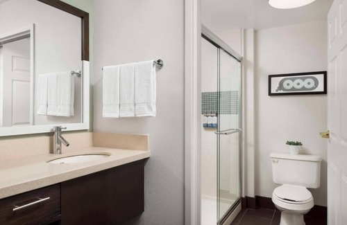 Thornhill Hotel | Relax in Comfort at a Modern Suite near Richmond Hill, Pets are Welcome