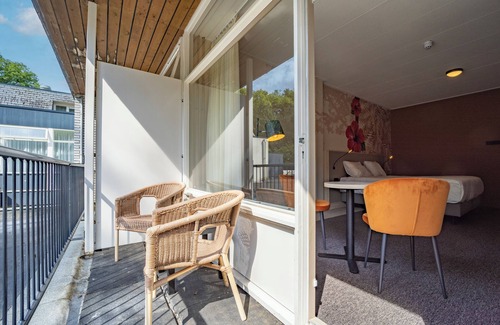 Lochem Hotel | Relax in Comfort with Indoor Pool, Free Parking & Fun Games for All Ages