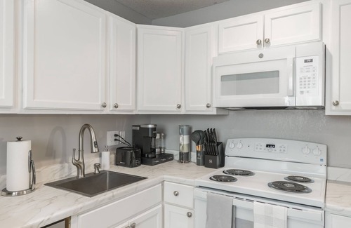 Riverside Apartment | Relax in Cozy style/Spacious King & Queen beds