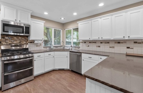 Eagle House | Relax in DOG-Friendly Modern Farmhouse Stye | A Stroll Away from Downtown Eagle! BBQ & Patio!