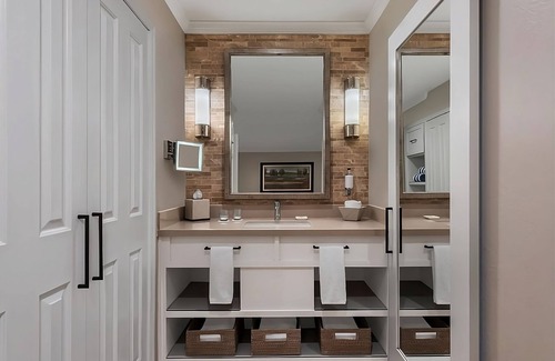 Napa Hotel | Relax in Napa Valley Spa & Golf Resort! 2 Convenient Suites, Kitchen, Pool!