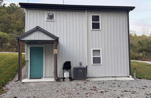 West Portsmouth House | Relax in Nature in a Modern Country Retreat with a Fire Pit and Full Amenities