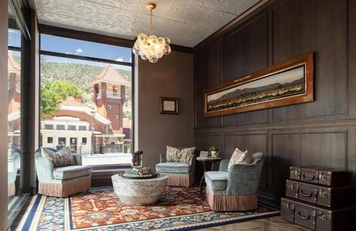 Glenwood Springs House | Relax in Our Charming, Modern Renovated Hotel Room with Signature Views