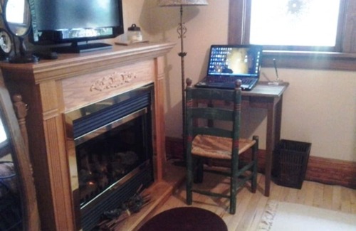 Birchwood Apartment | Relax in our Ladies & Gents Room at The Cobblestone Bed & Breakfast