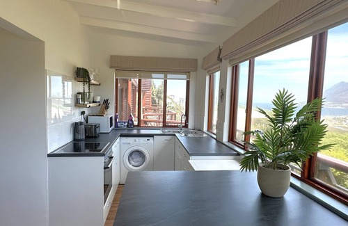 Fish Hoek Cabin | Relax in our stunning mountainside wood cabin minutes from the beach!