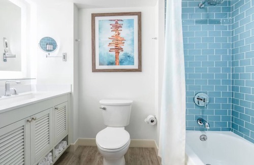 South Lake Tahoe Hotel | Relax in Paradise: Beachy Resort With Ski-In, Ski-Out Lake Tahoe Access