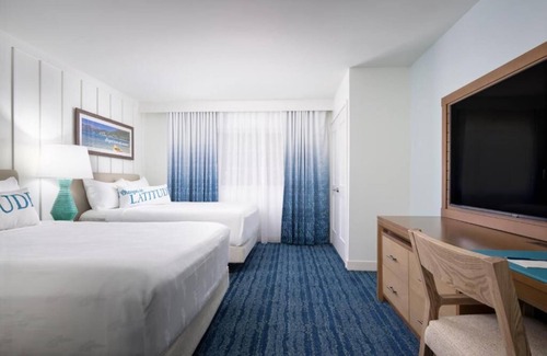 South Lake Tahoe Hotel | Relax in Paradise: Beachy Resort With Ski-In, Ski-Out Lake Tahoe Access
