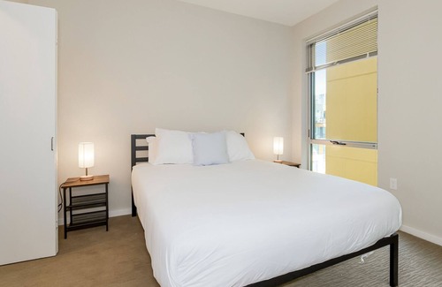 Crossroads Arts District Condo | Relax in Pure Bliss: Elegant Hideaway with Panoramic Rooftop Retreat 526