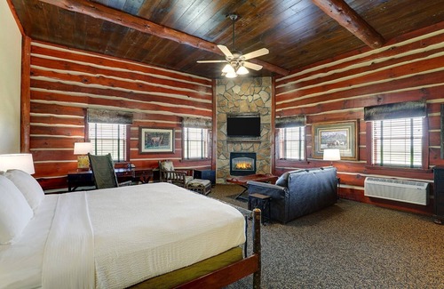 Columbia Hotel | Relax in Rustic Elegance at Columbia! Pool & On-site Bar | 3 Units
