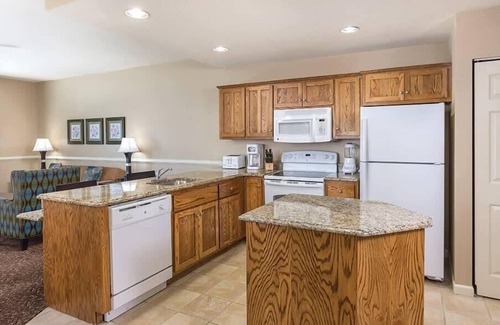 Williamsburg Condo | Relax in Style: 1BR Condo w/Balcony at Wyndham GG